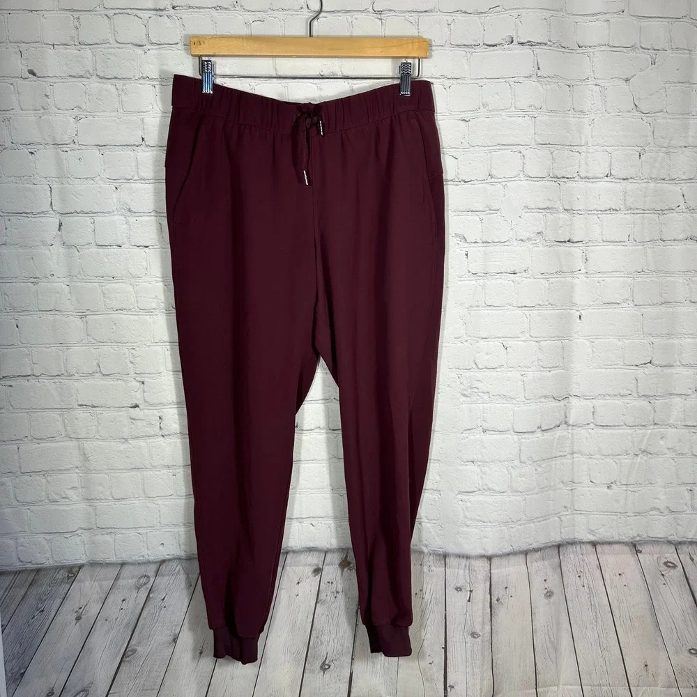 Lululemon On The Fly‎ Joggers 10 Drawstring Pockets Maroon Pants Womens Burgundy